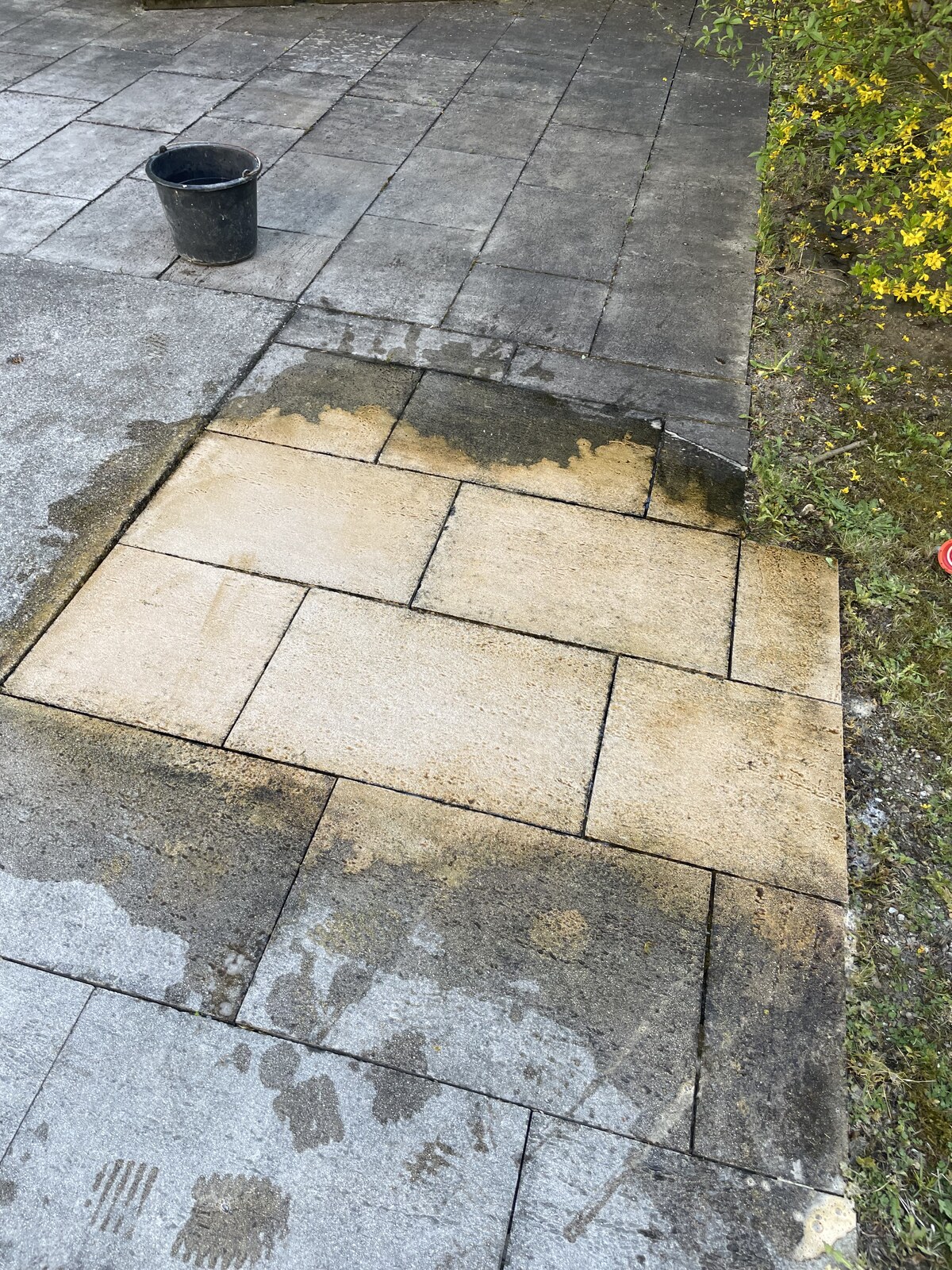 Terrasse nach professioneller Reinigung